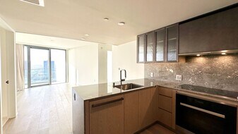 1000 Auahi St in Honolulu, HI - Building Photo