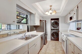 11863 Wimbledon Cir, Unit 441 in Wellington, FL - Building Photo - Building Photo