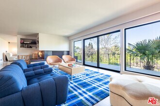 1860 Lucile Ave in Los Angeles, CA - Building Photo - Building Photo