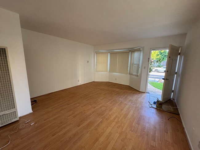 11976 Walnut Ln, Unit 11976 Walnut Ln in Los Angeles, CA - Building Photo - Building Photo