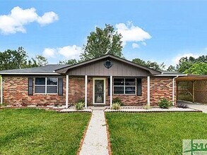 230 Deerwood Ct in Hinesville, GA - Foto de edificio - Building Photo