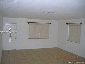 3689 NW 14th St in Miami, FL - Building Photo - Building Photo
