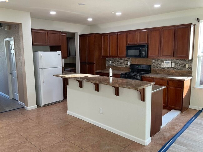 1360 Tiffany Dr in Brentwood, CA - Building Photo - Building Photo