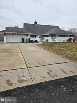 65 Silverspruce Rd in Levittown, PA - Building Photo