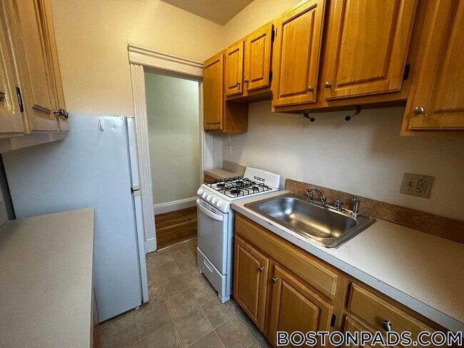1152 Commonwealth Ave, Unit 42 in Boston, MA - Foto de edificio - Building Photo