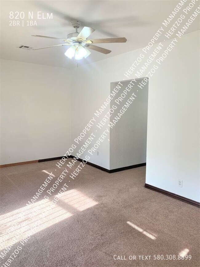 820 N Elm St in Ponca City, OK - Building Photo - Building Photo