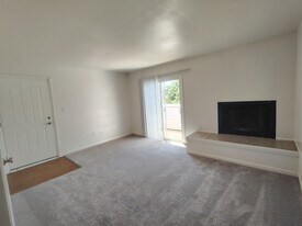 600 Reusens Rd, Unit E53 in Lynchburg, VA - Building Photo