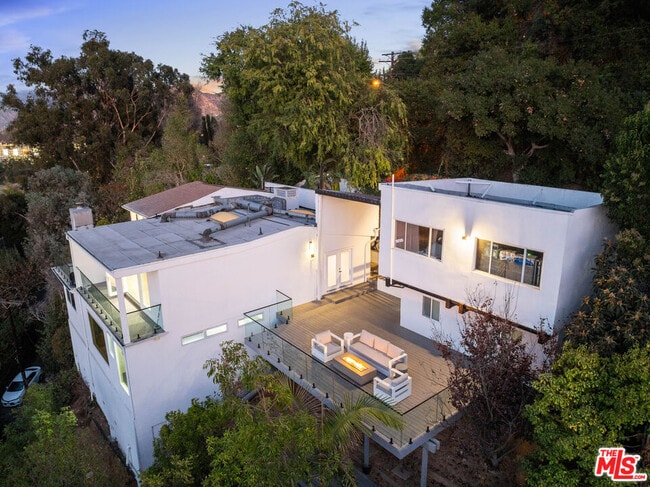 property at 3541 Multiview Dr