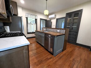 45 E Woodstock St in Crystal Lake, IL - Building Photo - Building Photo
