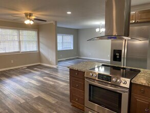 102 Forrester Dr in Warner Robins, GA - Building Photo - Building Photo