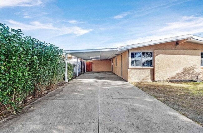 27946 Pompano Ave in Hayward, CA - Building Photo - Building Photo