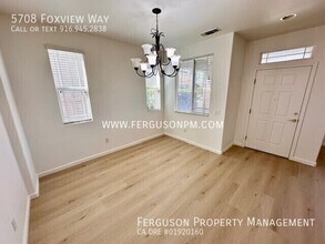 5708 Foxview Way in Elk Grove, CA - Building Photo - Building Photo