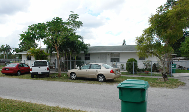 10801 SW 7th Ter in Miami, FL - Foto de edificio - Building Photo