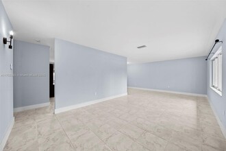 8500 SW 87th Ave in Miami, FL - Building Photo - Building Photo