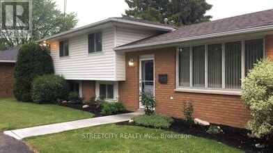 6860 Malden Rd in Lasalle, ON - Building Photo - Building Photo