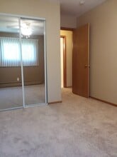 3246 Douglas Dr N, Unit 1 in Minneapolis, MN - Foto de edificio - Building Photo