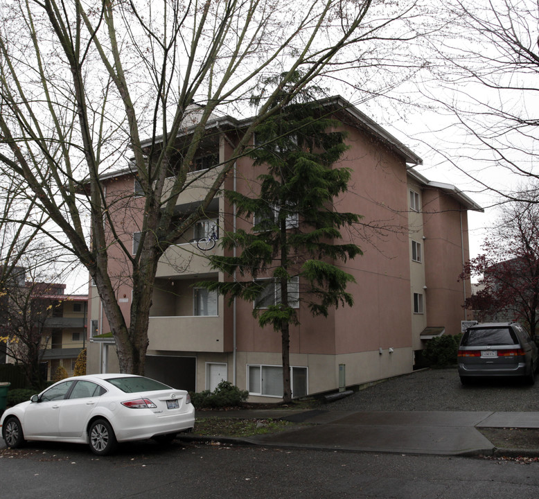 Constance Manor Apartments in Seattle, WA - Building Photo