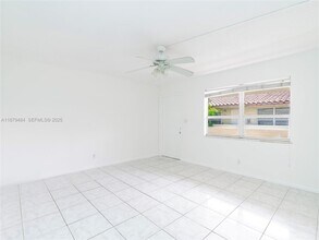 2025 Miami Rd in Fort Lauderdale, FL - Foto de edificio - Building Photo