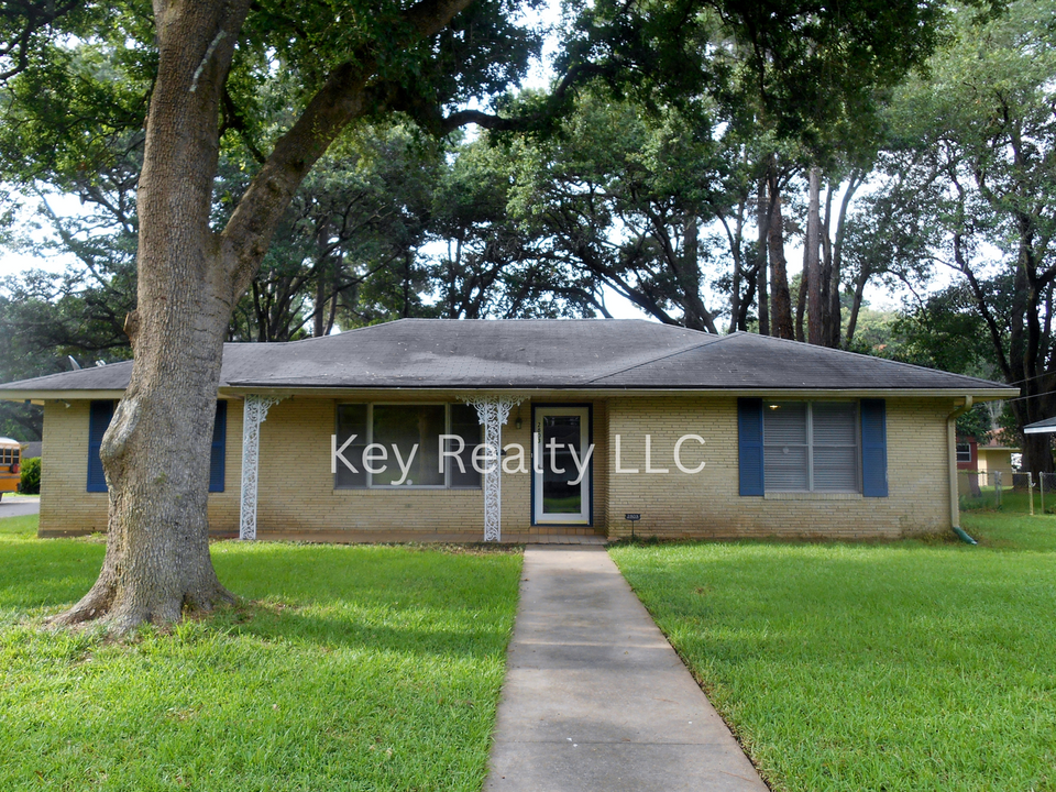 2803 Darby St in Alexandria, LA - Building Photo