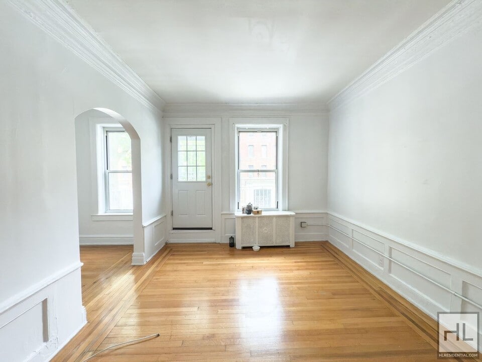 240 Sullivan Pl in Brooklyn, NY - Building Photo