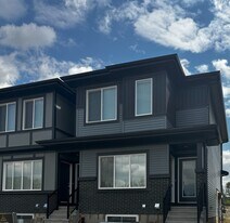 4257 Kinglet Dr in Edmonton, AB - Building Photo
