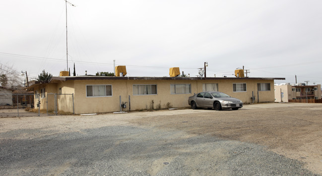 180 E Grace St in Barstow, CA - Building Photo - Building Photo