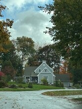 20 Magnolia Hl in West Hartford, CT - Foto de edificio - Building Photo