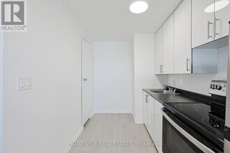 2204 Dufferin St in Toronto, ON - Building Photo - Building Photo