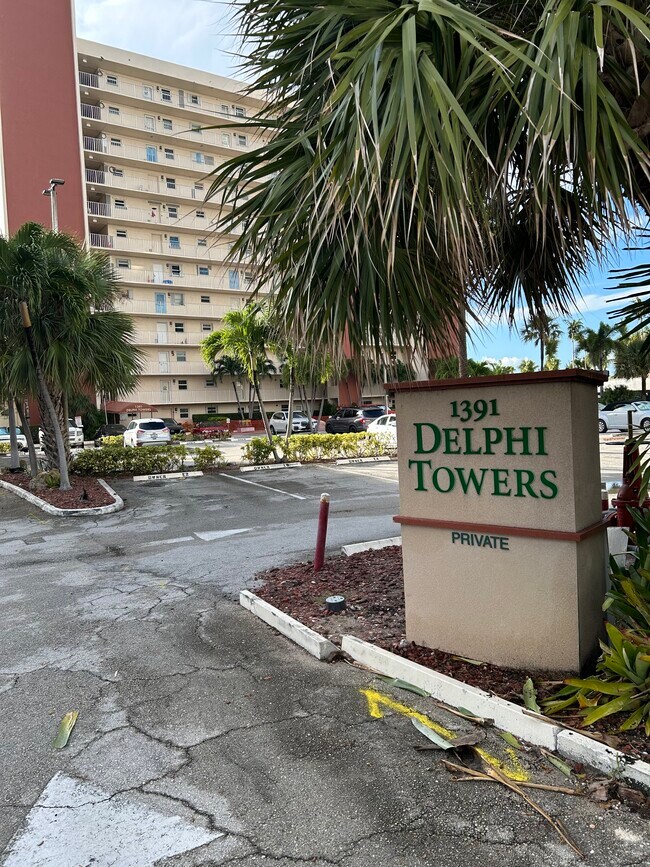 1391 S Ocean Blvd, Unit 605 in Pompano Beach, FL - Building Photo - Building Photo