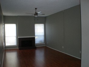 10049 Westpark Dr-Unit -179 in Houston, TX - Building Photo - Building Photo