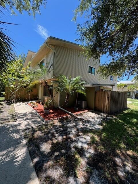 property at 516 S Plumosa St