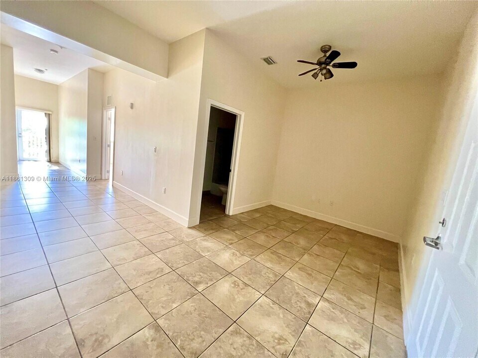 1253 SW 2nd St in Miami, FL - Building Photo