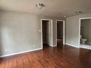 116 Hawthorne St in San Antonio, TX - Building Photo - Building Photo