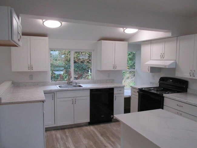 15019 WA-536 in Mount Vernon, WA - Building Photo - Building Photo