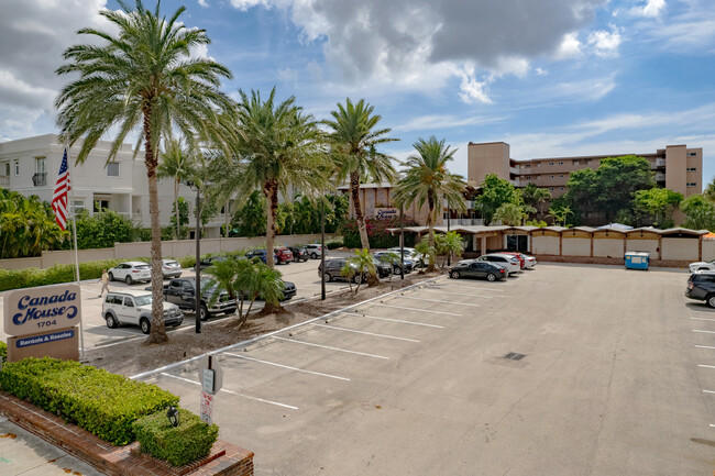 Canada House Beach Club in Pompano Beach, FL - Building Photo - Building Photo