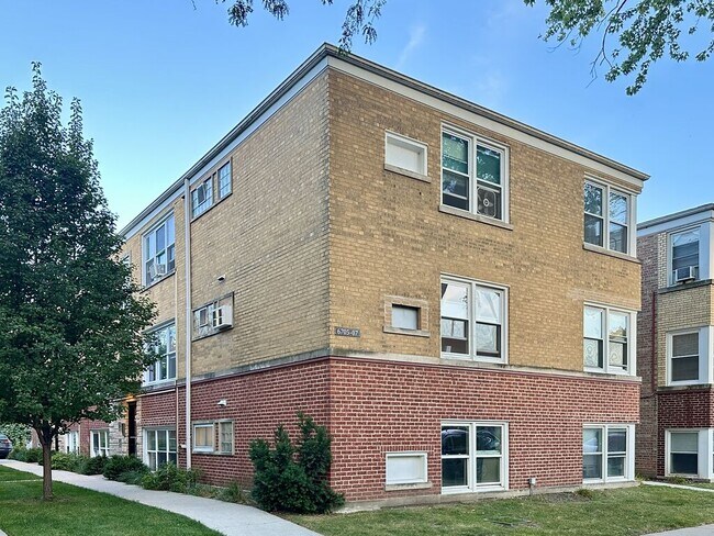 property at 6705 N California Ave