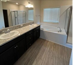 2494 Valdes Dr in Merced, CA - Building Photo - Building Photo