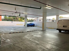 2300 NW 7th St-Unit -104 in Miami, FL - Building Photo - Building Photo