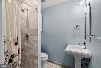 625 N Abingdon St in Arlington, VA - Building Photo - Building Photo