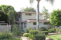 7253-7255 Jordan Ave in Canoga Park, CA - Foto de edificio - Building Photo