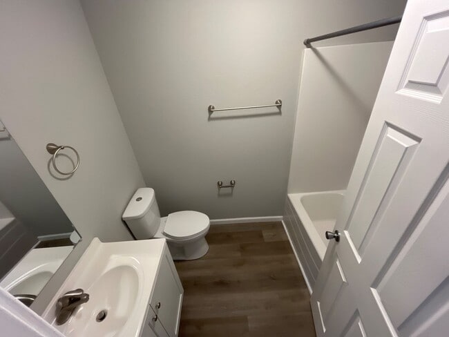 301 W 7th St in Eldon, MO - Building Photo - Building Photo