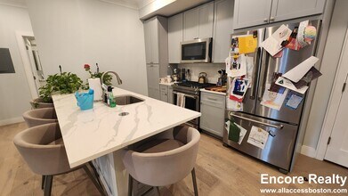 39 Cummins Hwy in Boston, MA - Foto de edificio - Building Photo