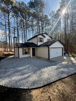 5075 Forest Downs Ln in College Park, GA - Building Photo