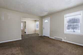 19724 Pennington Dr in Detroit, MI - Foto de edificio - Building Photo