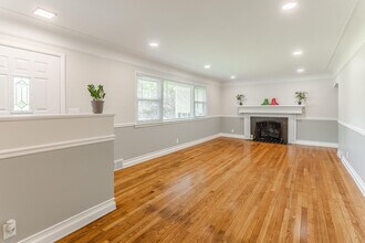 2300 Devonshire Rd in Bloomfield Hills, MI - Building Photo - Building Photo
