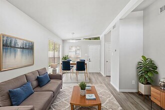 2825 San Gabriel St in Austin, TX - Building Photo - Building Photo