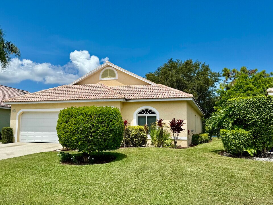 6008 SE Walkers Cay Ct in Stuart, FL - Building Photo