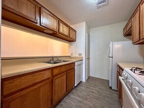 515 Sierra Cove-Unit -1 in Round Rock, TX - Foto de edificio - Building Photo