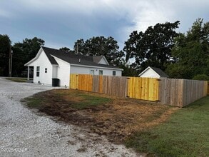 3905 E 13th St in Joplin, MO - Building Photo - Building Photo
