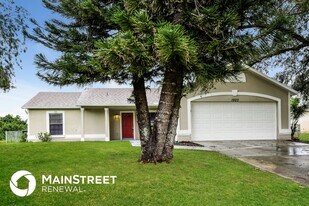 1923 NE 27th Terrace in Cape Coral, FL - Building Photo